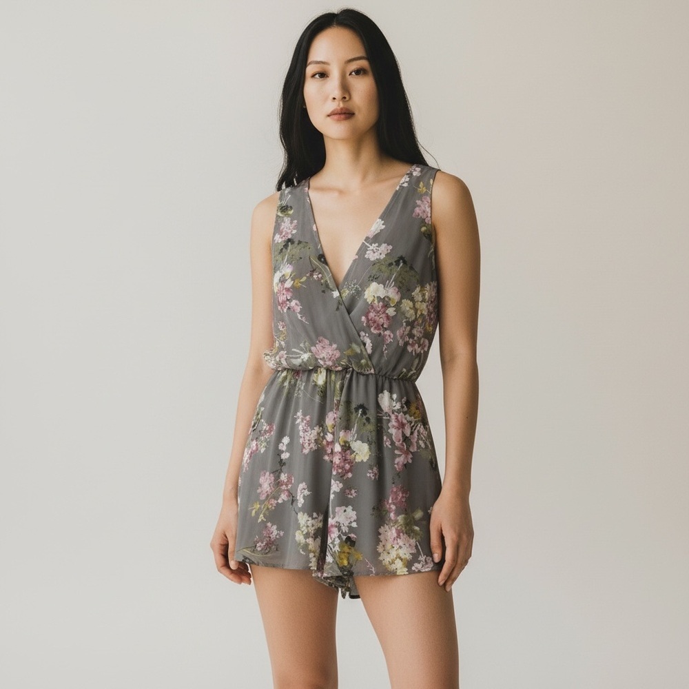 KLd signature Romper size S Gray Floral Wrap-Front Romper Tie Back • Lined